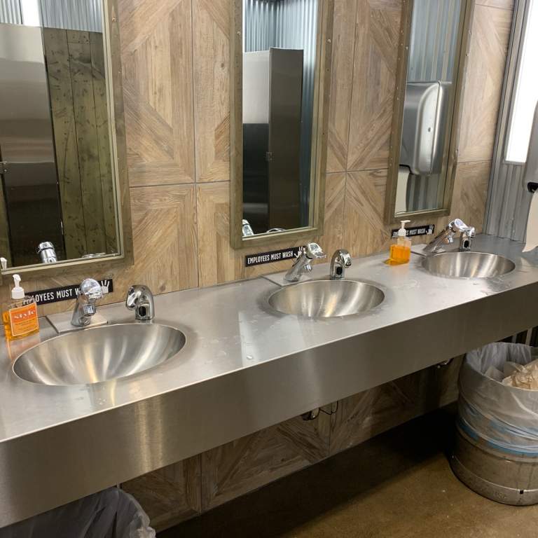 3 Bay Lavatory Sinks/Drink rail